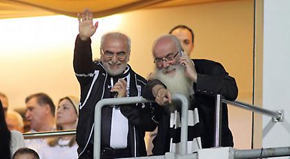 Ο Ιβάν, ο «φανατικός» παπάς και η selfie (pics)