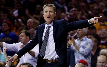 Εκτός Γουόριορς ο Κερ με σοβαρό πρόβλημα στη μέση