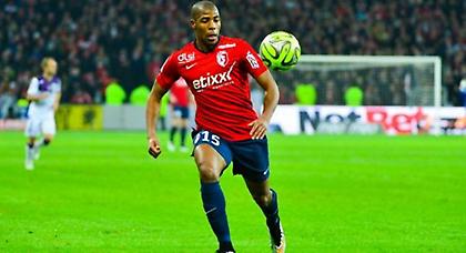 Πλασέ με… 65 νούμερο παπούτσι! (video)