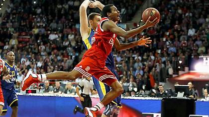 Σαρωτική η Μπάγερν και μήνυμα για τους πρόσφυγες