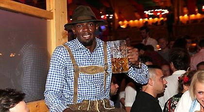 Τα’ τσουξε στο Oktoberfest ο Μπολτ (video/pics)