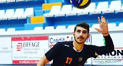 Έγινε αφίσα στη Γαλλία ο Πρωτοψάλτης! (pics)