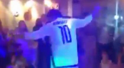 Γαμπρός πήγε στο γάμο με φανέλα Μπερμπάτοφ (video)