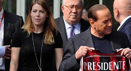 Ο Μπερλουσκόνι (δεν) έδινε «χαρτάκι» σε προπονητές