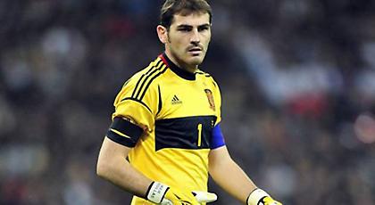 Πιτσιρικάς ξέσπασε σε κλάματα, όταν ο Ίκερ του χάρισε τα παπούτσια του (video)