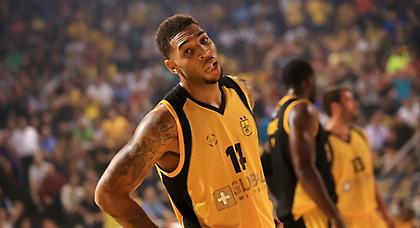 «Γκρέμισε» την μπάσκετα ο Χάγκινς στο Άρης-ΑΕΚ! (pics/video)