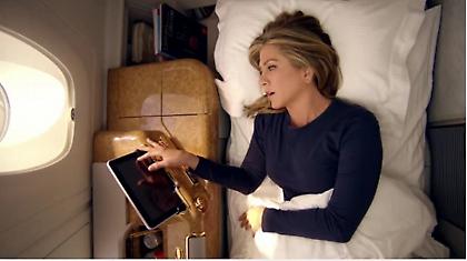 Η Τζένιφερ Ανιστον στο νέο σποτ της Emirates (video)