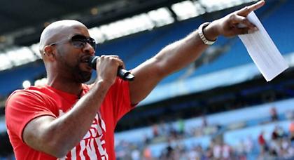 DJ-οπαδός της Λίβερπουλ έβαλε το «You ‘ll never walk alone» στο «Ολντ Τράφορντ»! (video)