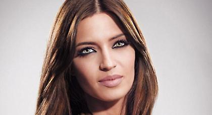 Τούρτα στο πανέμορφο πρόσωπο της Καρμπονέρο! (video)