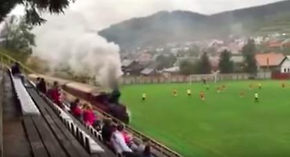Τρένο μπήκε στο γήπεδο εν ώρα αγώνα! (video)