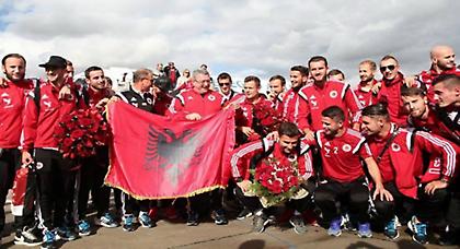 Υποδοχή ηρώων για τους Αλβανούς διεθνείς στα Τίρανα (vids+pics)