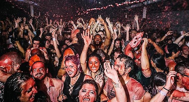 Blade Rave: Ένα κλαμπ που από την οροφή βρέχει... αίμα!