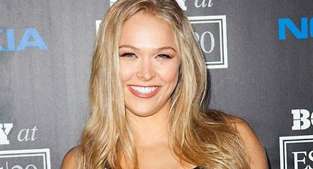 Αυτός... ρίχνει την Ρόντα Ράουζι