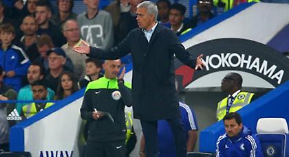 Στις… εξέδρες ο Μουρίνιο!