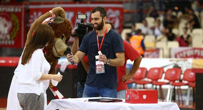 Η πρόταση γάμου στο ΣΕΦ (video)