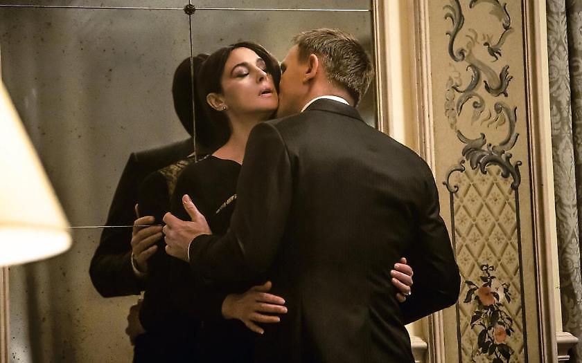 Έτσι ξελόγιασε τον James Bond η Μόνικα Μπελούτσι: Καλό φαγητό, καλό ποτό, καλό σεξ