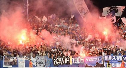 Χούλιγκαν τραυμάτισαν 15 αστυνομικούς στην Κορσική! (pics/video)