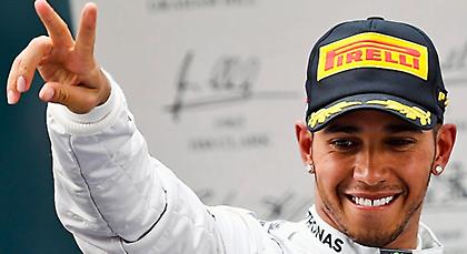 Από τους τέσσερις τροχούς, στον έναν ο Χάμιλτον