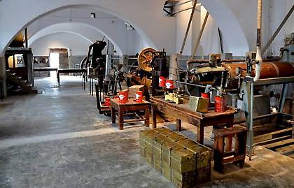 Εργοστάσιο ντομάτας έγινε... Santorini Arts Factory