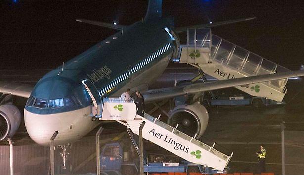 Δάγκωσε συνεπιβάτη του στο αεροπλάνο και πέθανε!