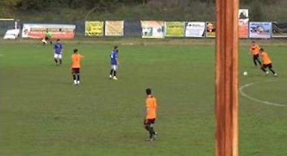 Γκολ με απευθείας φάουλ από το κέντρο, σε τοπικό της Πέλλας (video)