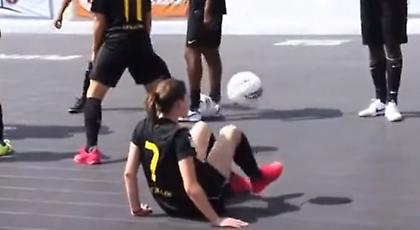 Κάνει μαγικά ο θηλυκός Ροναλντίνιο (video)