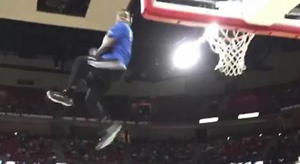 Κάρφωμα... 720 μοιρών (video)