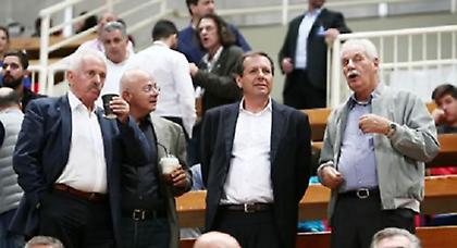 Mάκη Αγγελόπουλε, λυπήσου τoν κόσμο και τα χρήματα σου!