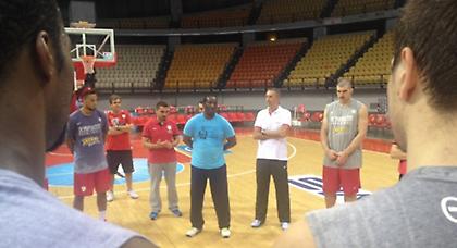 Η ομιλία του Ρίβερς στους παίκτες του Ολυμπιακού (video)