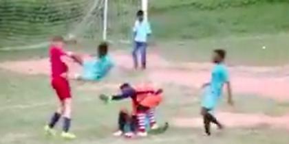 «Δολοφονικό» χτύπημα σε αγώνα νέων στην Ινδία (video)