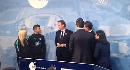 Ποιοι είναι αυτοί δίπλα στον Αγουέρο; (pic)