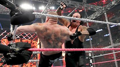 Ματωμένο φινάλε στην κόντρα του Undertaker με τον Μπροκ Λέσναρ