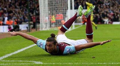 Την «έπεσε» στον Άντι Κάρολ, οπαδός της Τσέλσι