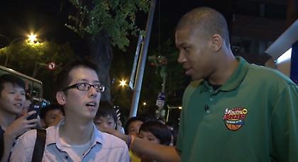 Ο Αντετοκούνμπο ψάχνει για… σουβλάκια στην Ταϊβάν! (video)