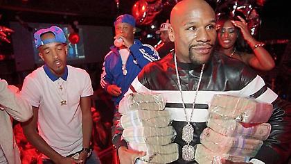 Με «τούβλα» από χρήματα σε κλαμπ ο Μεϊγουέδερ (pics)