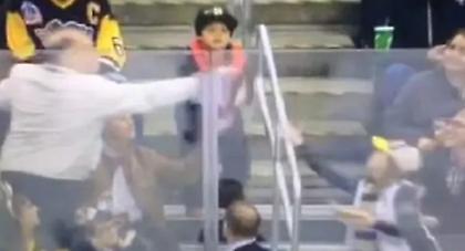 Ο πιο κάφρος φίλαθλος και η απονομή δικαιοσύνης (video)