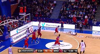 Το «κλάδεμα» του διαιτητή στον Ζήση, που καταδίκασε την Μπάμπεργκ (video)