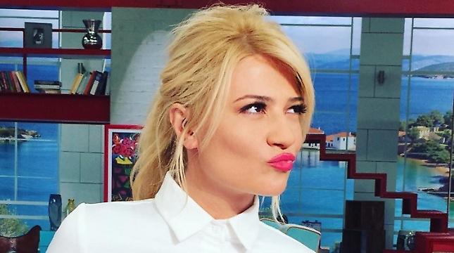 Κάθε μέρα και πιο συγκλονιστική η Φαίη Σκορδά (pics)