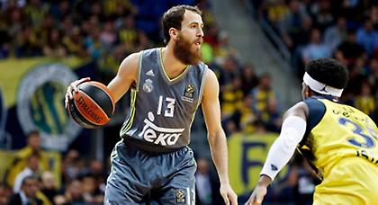 Τρίποντο από το... σπίτι του ο Σέρχιο Ροντρίγκεθ (video)