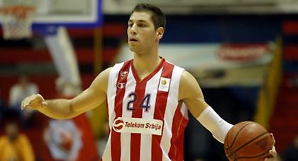 Τρίποντο με… κουτσό (video)