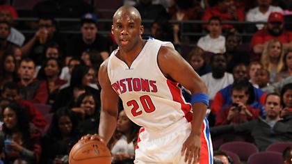 Σοκ με Μικς για Πίστονς