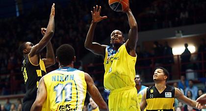 Έσπασε την μπασκέτα ο Κρουμπάλι! (pics)