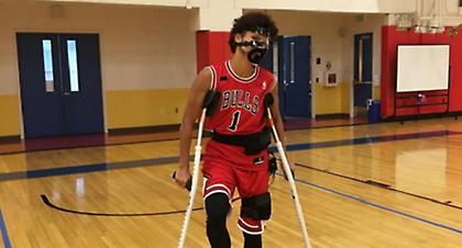 Η Λόλο Τζόουνς ντύθηκε σακατεμένος Ντ. Ρόουζ (pics)