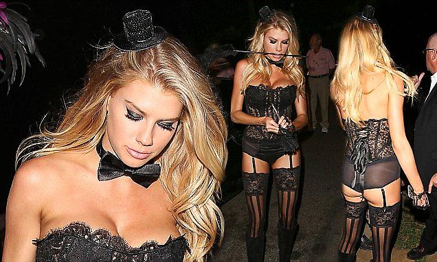 Τρομακτικά σέξι η Charlotte McKinney (pics)