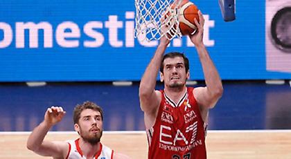 Φρένο στους πρώτους η Αρμάνι