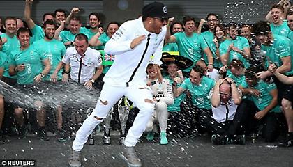 Έτσι γλεντούν οι… χαμένοι