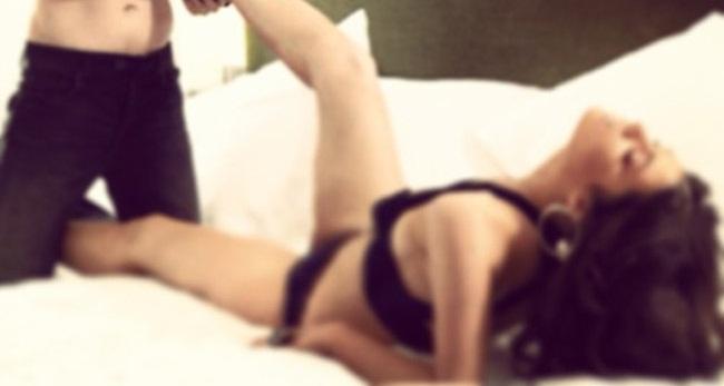 H Μαρία Κορινθίου στο κρεβάτι!