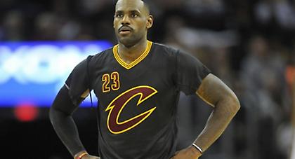 Τράβηξε… μανίκια ο Λεμπρόν