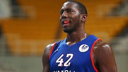 Πρώτα την έφαγε, μετά την έριξε ο Ντάνστον (video)