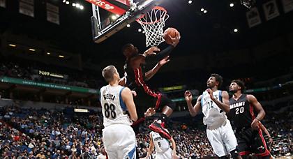 Το τρομερό buzzer-beater του Γουέιντ πίσω από το κέντρο